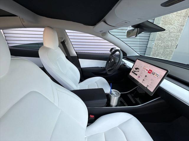 Photo of 2020 White Tesla Model 3