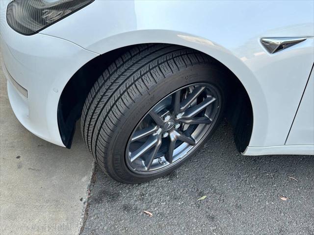 Photo of 2020 White Tesla Model 3