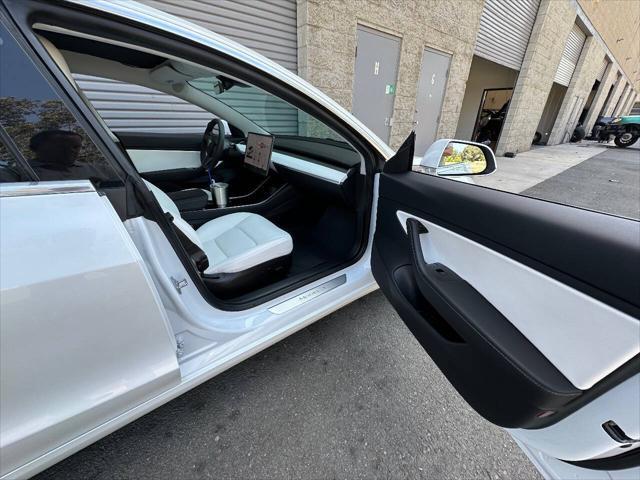 Photo of 2020 White Tesla Model 3
