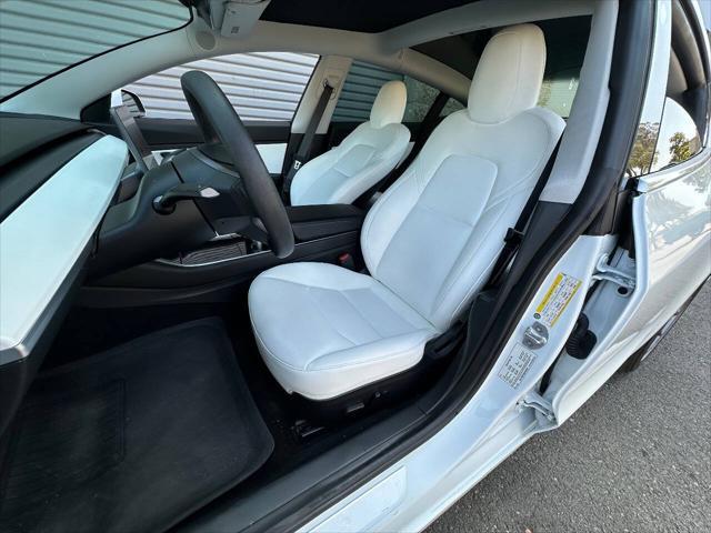 Photo of 2020 White Tesla Model 3