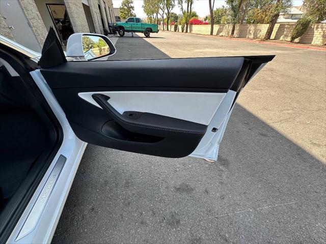 Photo of 2020 White Tesla Model 3