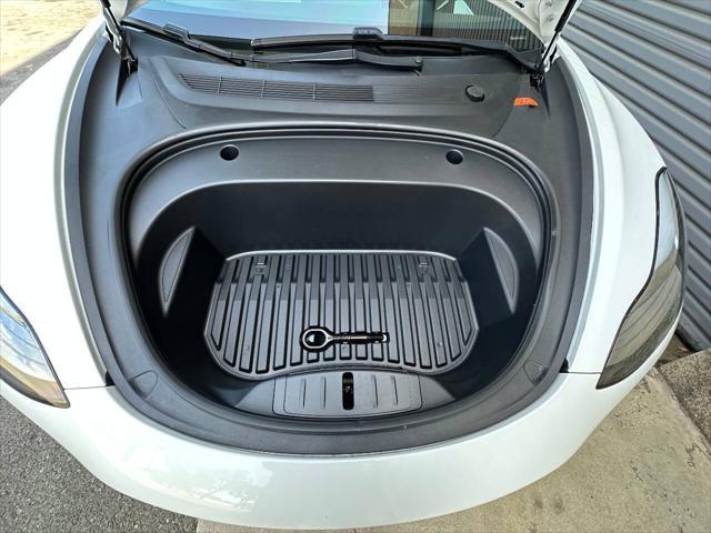 Photo of 2020 White Tesla Model 3