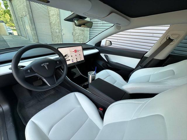 Photo of 2020 White Tesla Model 3