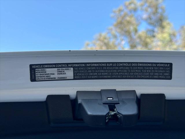 Photo of 2020 White Tesla Model 3