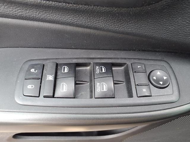 Photo of 2019 Granite Crystal Clearcoat Metallic Jeep Cherokee