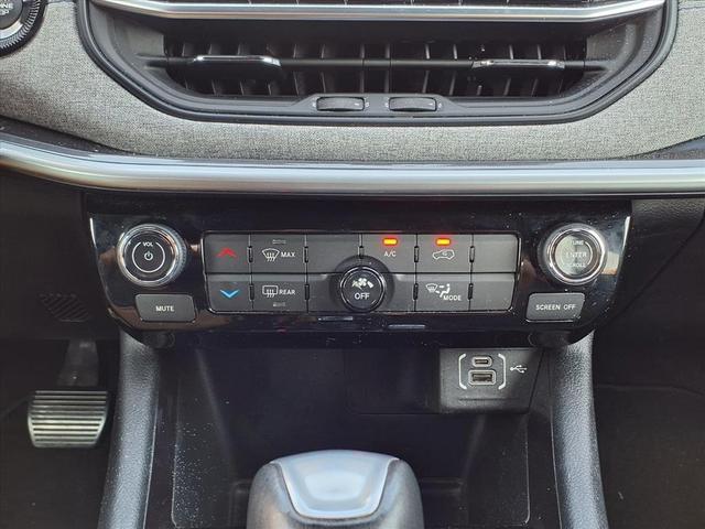 Photo of 2024 Bright White Clearcoat Jeep Compass