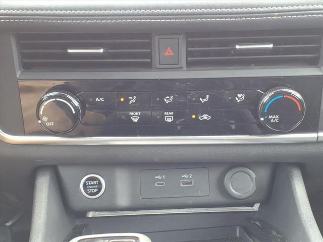 Photo of 2023 Super Black Nissan Rogue