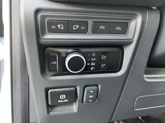 Photo of 2024 Oxford White Ford F-150 Lightning