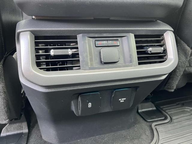 Photo of 2024 Oxford White Ford F-150 Lightning