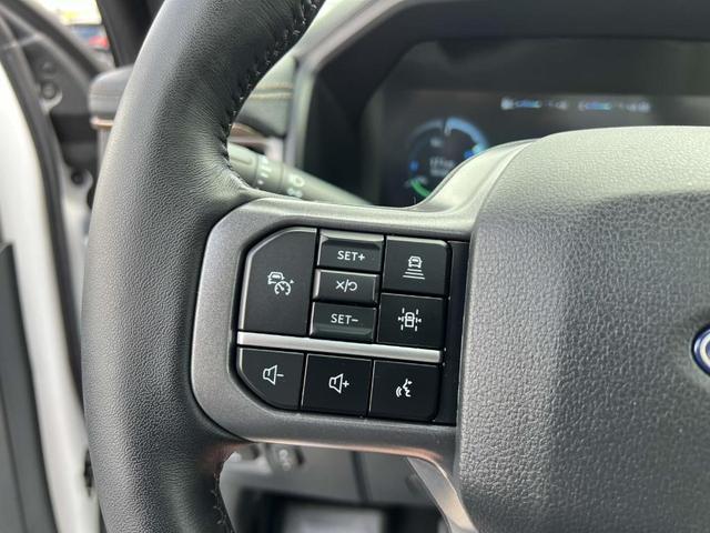 Photo of 2024 Oxford White Ford F-150 Lightning
