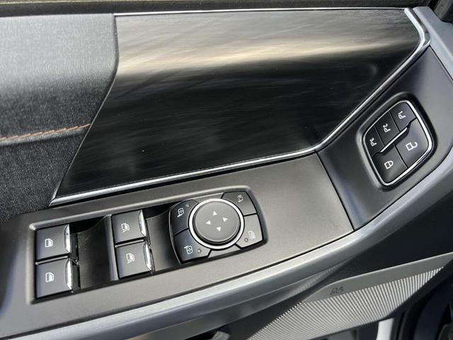 Photo of 2024 Oxford White Ford F-150 Lightning