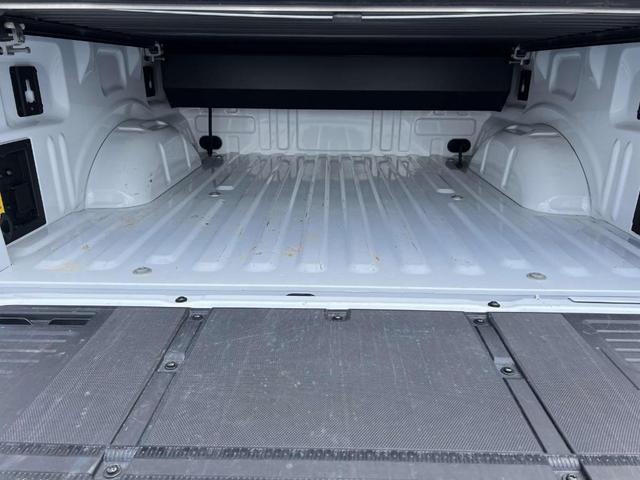 Photo of 2024 Oxford White Ford F-150 Lightning