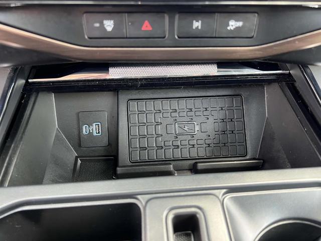 Photo of 2024 Oxford White Ford F-150 Lightning