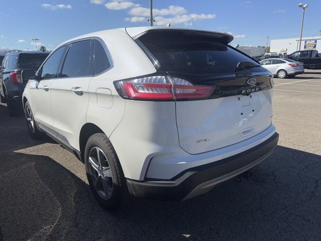 Photo of 2022 Star White Ford Edge