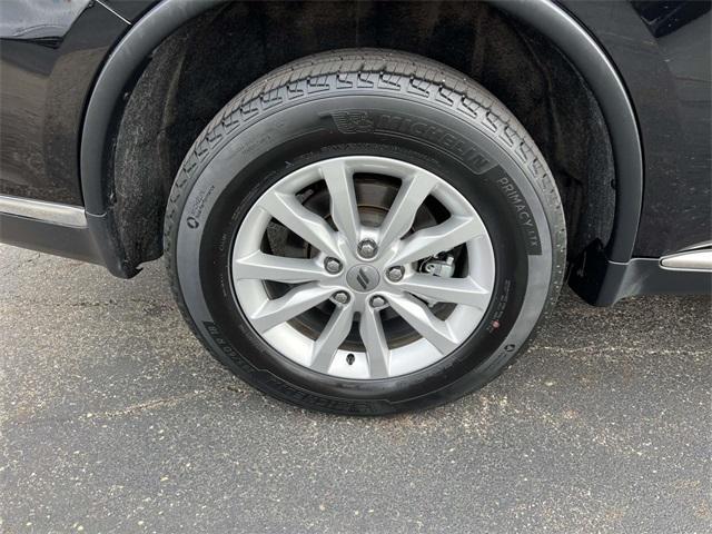 Photo of 2023 DB Black Crystal Clearcoat Dodge Durango