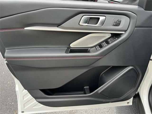 Photo of 2025 White Ford Explorer
