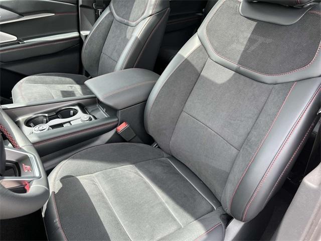 Photo of 2025 White Ford Explorer