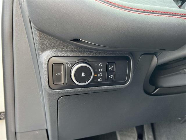 Photo of 2025 White Ford Explorer
