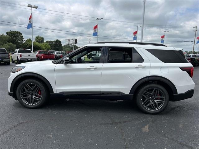Photo of 2025 White Ford Explorer