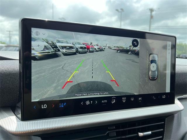 Photo of 2025 White Ford Explorer