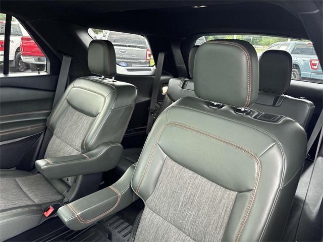 Photo of 2022 Green Metallic Ford Explorer