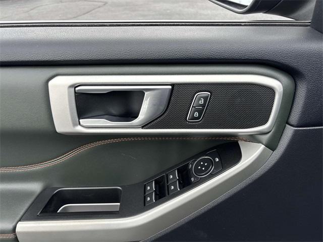 Photo of 2022 Green Metallic Ford Explorer