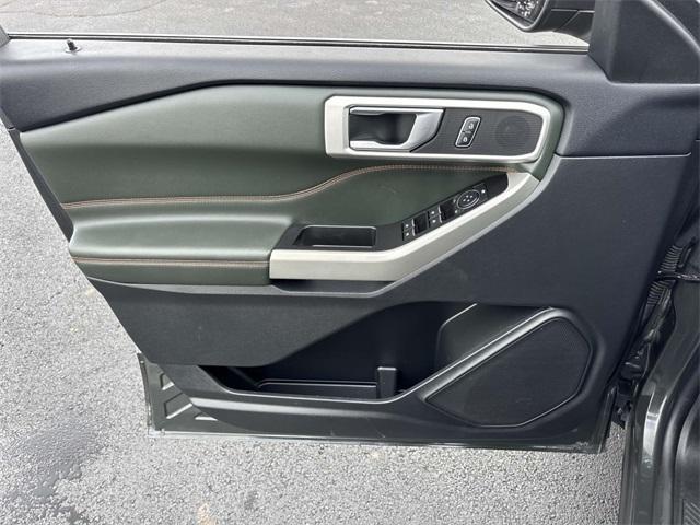 Photo of 2022 Green Metallic Ford Explorer