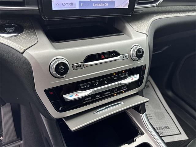 Photo of 2022 Green Metallic Ford Explorer