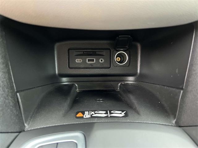 Photo of 2019 Summit White Chevrolet Equinox