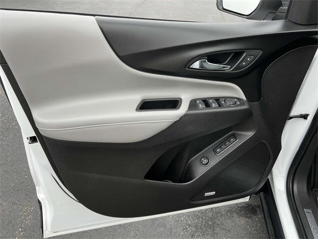 Photo of 2019 Summit White Chevrolet Equinox