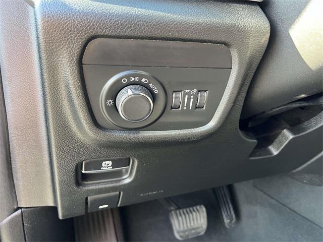 Photo of 2023 Metallic Jeep Grand Cherokee L