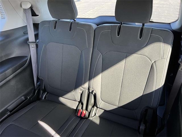 Photo of 2023 Metallic Jeep Grand Cherokee L