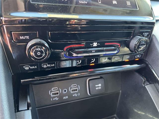 Photo of 2023 Metallic Jeep Grand Cherokee L