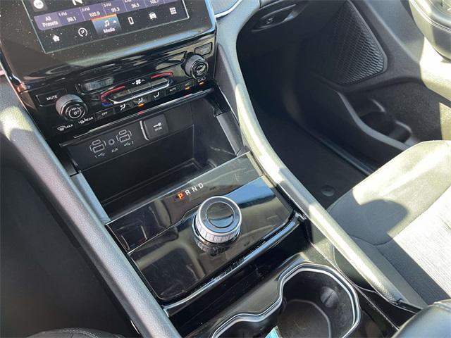 Photo of 2023 Metallic Jeep Grand Cherokee L