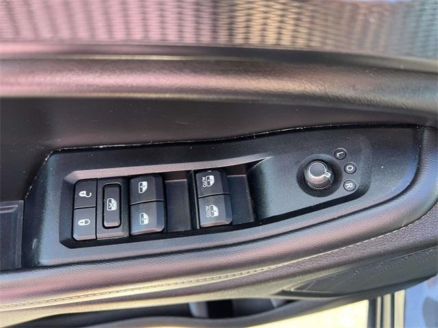Photo of 2023 Metallic Jeep Grand Cherokee L
