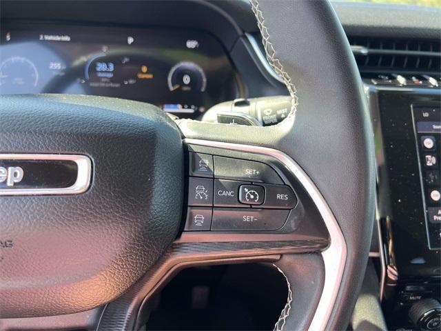Photo of 2023 Metallic Jeep Grand Cherokee L