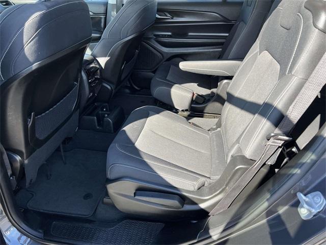 Photo of 2023 Metallic Jeep Grand Cherokee L