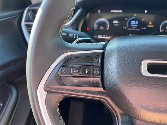 Photo of 2023 Metallic Jeep Grand Cherokee L