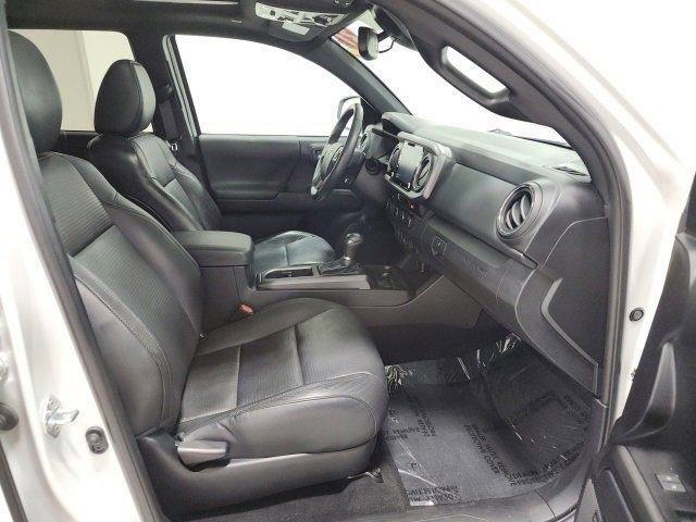 Photo of 2021 Super White Toyota Tacoma