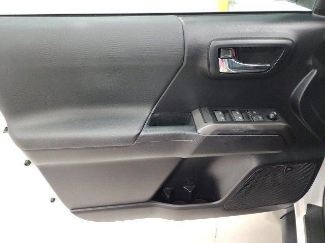 Photo of 2021 Super White Toyota Tacoma