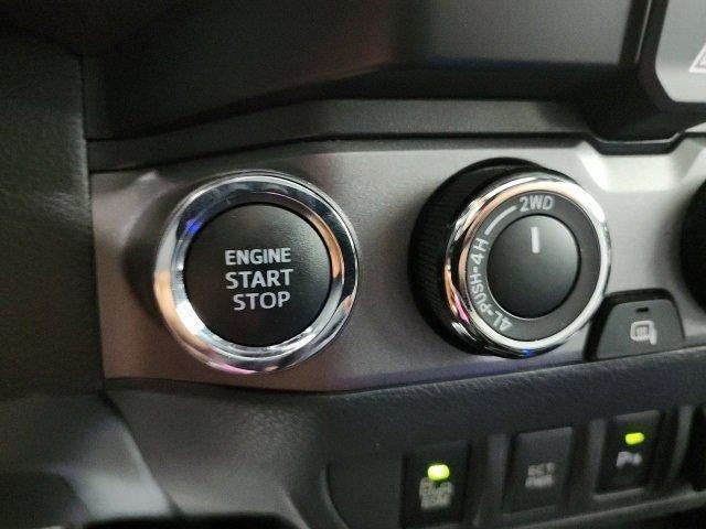 Photo of 2021 Super White Toyota Tacoma