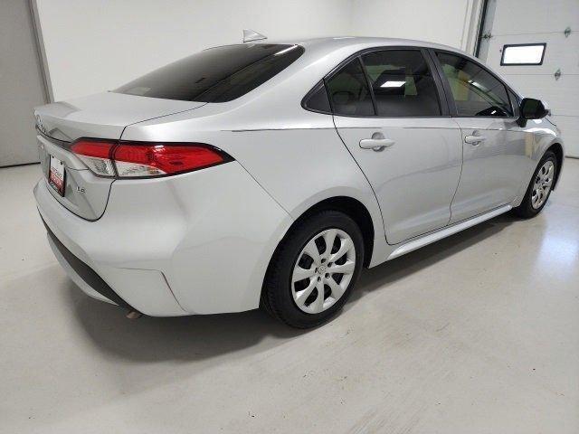 Photo of 2022 Classic Silver Metallic Toyota Corolla