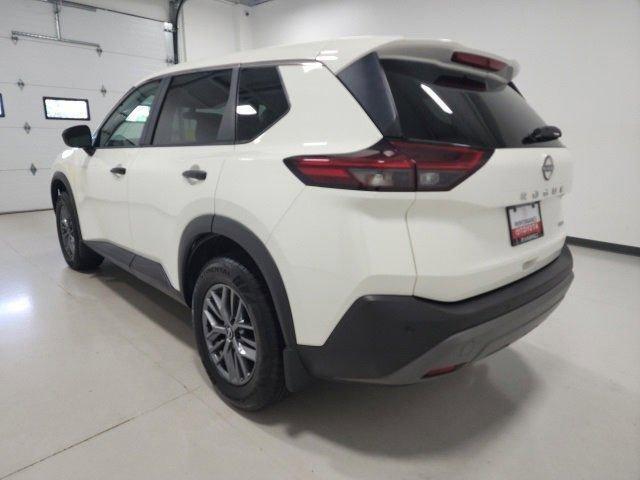 Photo of 2022 Glacier White Nissan Rogue
