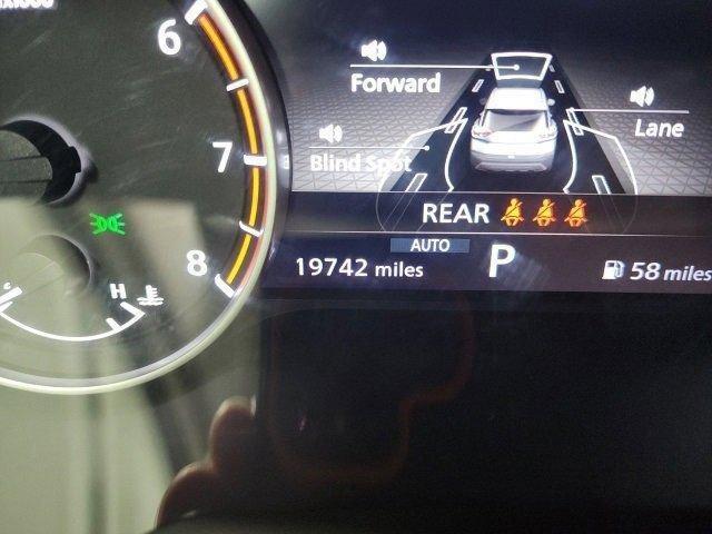 Photo of 2022 Glacier White Nissan Rogue