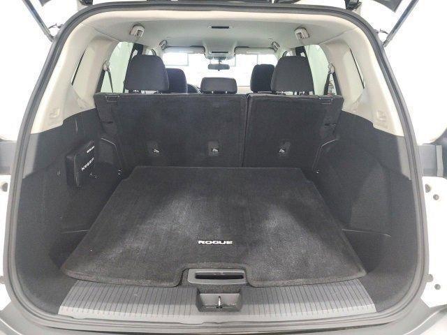 Photo of 2022 Glacier White Nissan Rogue