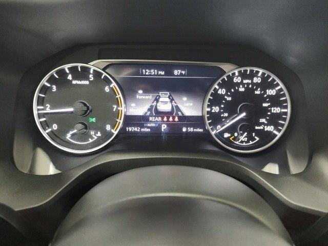 Photo of 2022 Glacier White Nissan Rogue