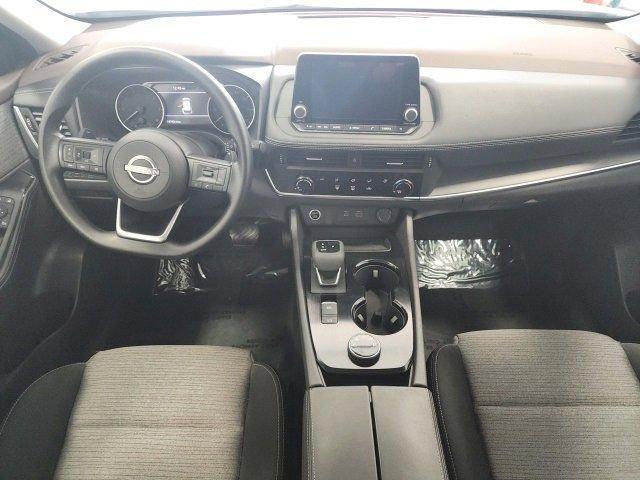 Photo of 2022 Glacier White Nissan Rogue