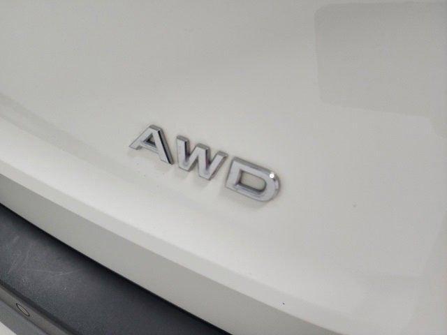 Photo of 2022 Glacier White Nissan Rogue