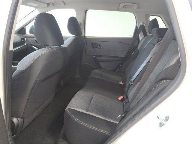 Photo of 2022 Glacier White Nissan Rogue