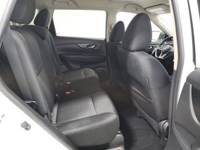 Photo of 2019 Glacier White Nissan Rogue